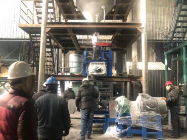 Double screw granulator debugging site